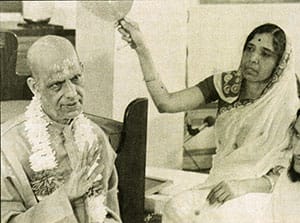 Mataji fans Bapuji